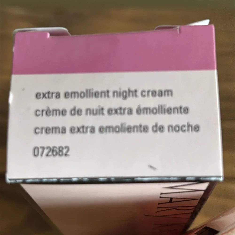 NIB Mary Kay extra emollient night cream - Picture 2 of 6